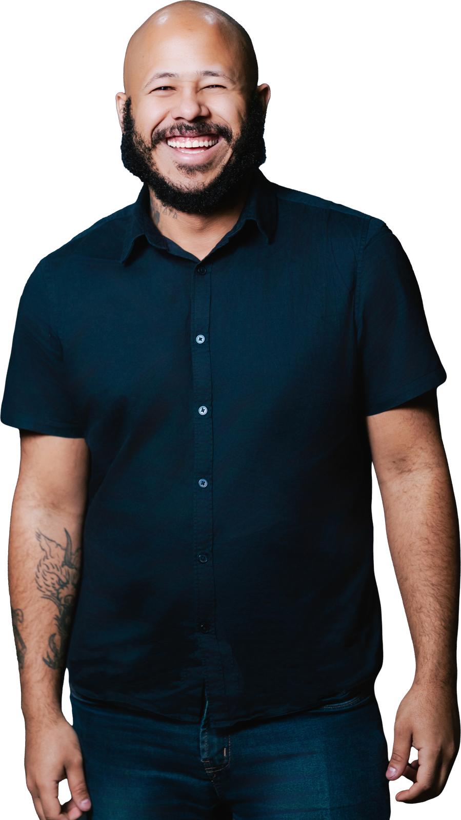 Luis Lelis sorrindo, camisa escura de botão